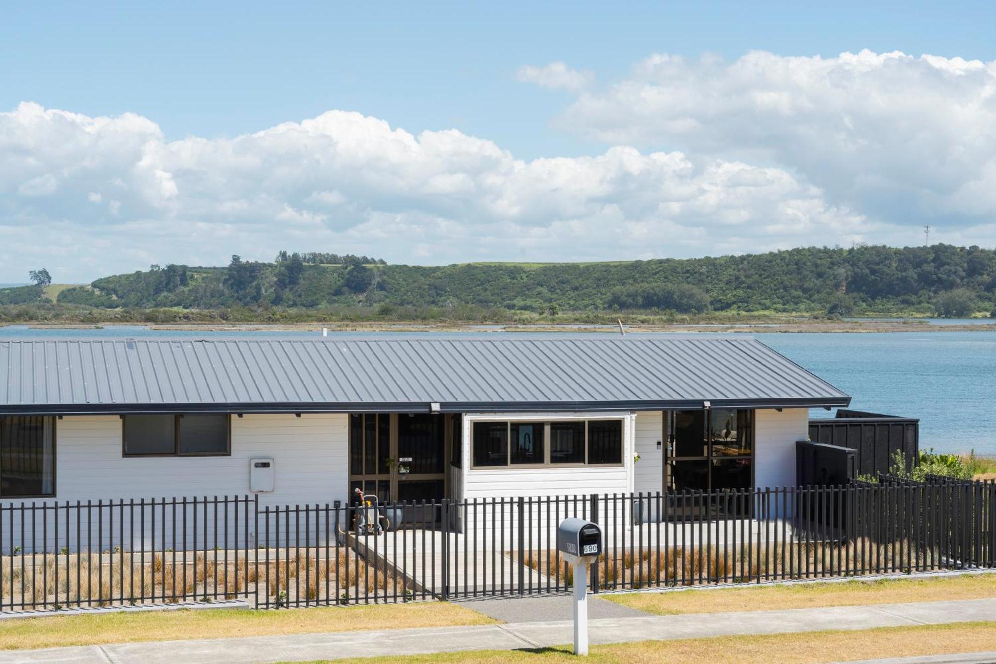 Pukehina Estuary Sunset Views Holiday Home Exterior photo