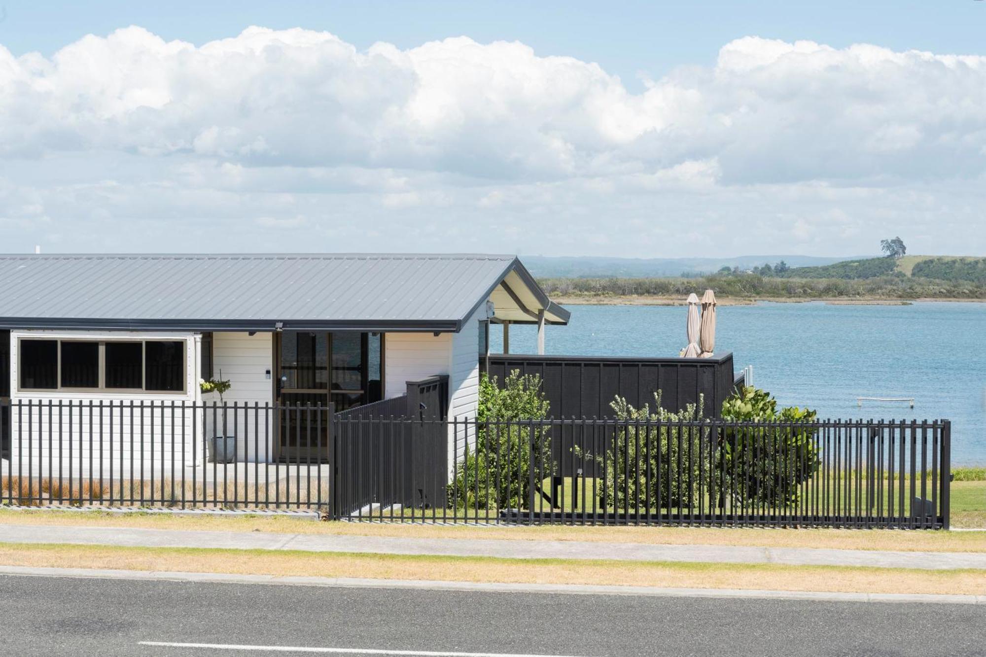 Pukehina Estuary Sunset Views Holiday Home Exterior photo