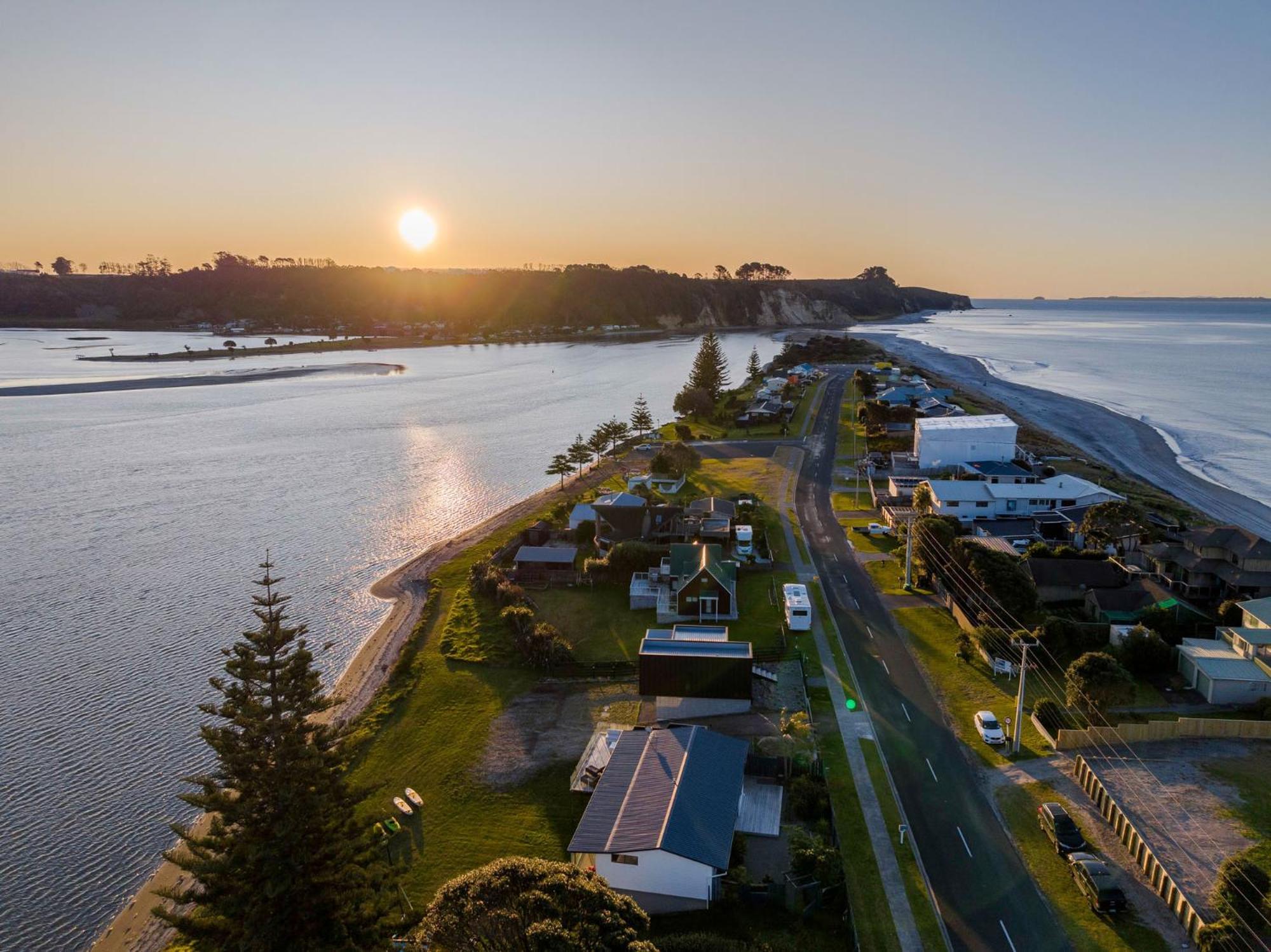 Pukehina Estuary Sunset Views Holiday Home Exterior photo